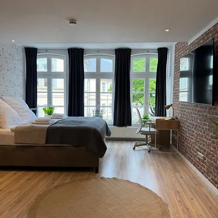 Schloss-loft Komfortables Im Altbau Mit Schlossblick, Waschmaschine, Kueche * Oldenburg